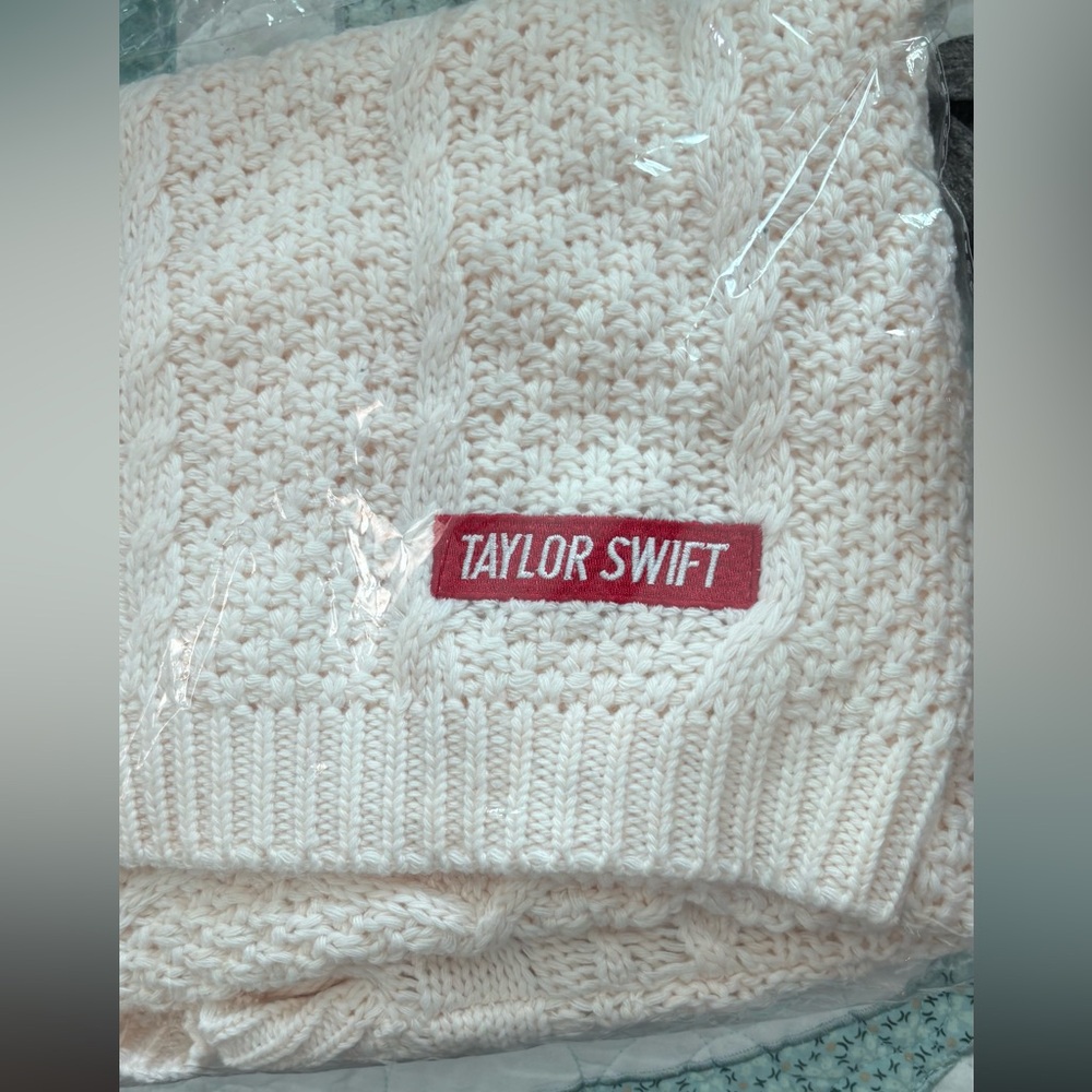 Taylor Swift unofficial fan made RED cardigan, size XL